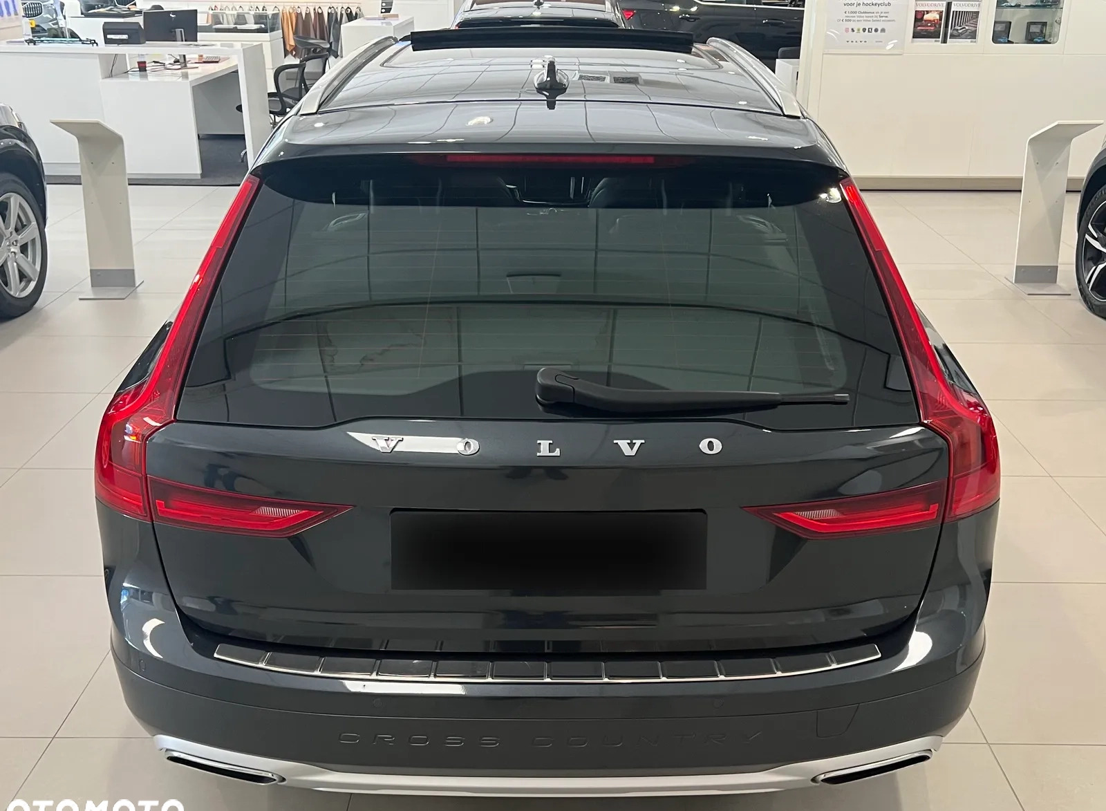 Volvo V90 Cross Country cena 135900 przebieg: 161900, rok produkcji 2017 z Zawidów małe 277